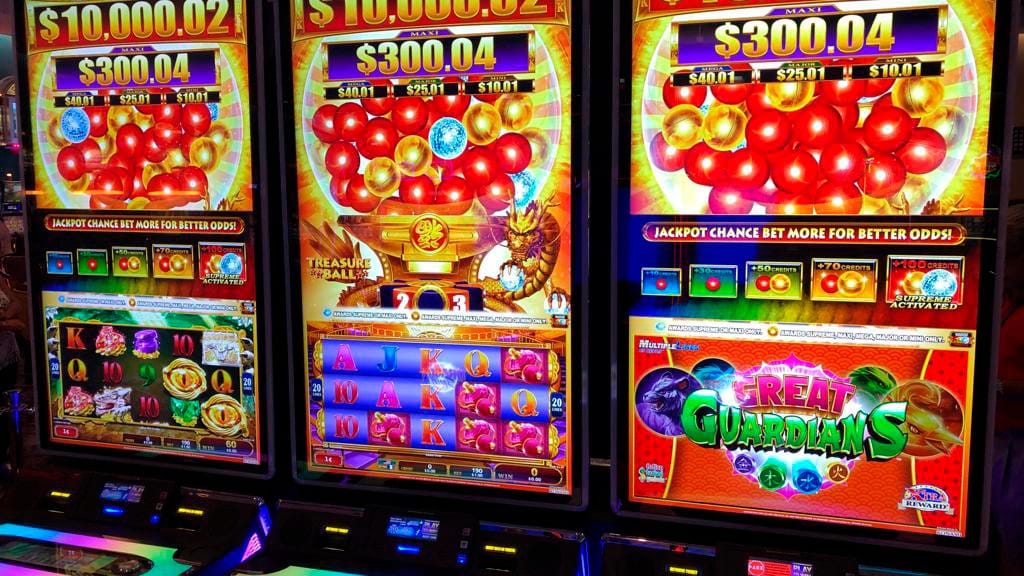 How do you play slots for free?